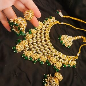 Elegant Gold and Green Necklace Set
